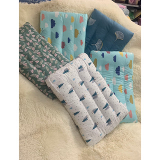 Gối định hình chất liệu xơ polyest,hỗ trợ giảm đau mỏi vai gáy,dành cho người hay bị nóng gáy,mỏi cổ,