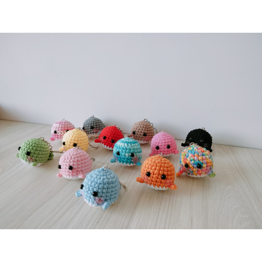 Móc khóa cá voi bằng len