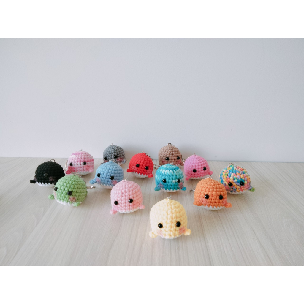 Móc khóa cá voi bằng len