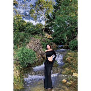 ĐẦM BODY ĐEN TRỄ VAI KHOÉT EO 1 BÊN 🖤