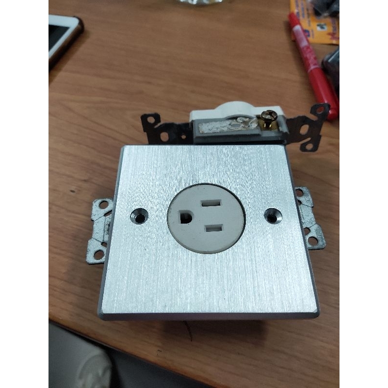 Ổ cắm điện Cooper tháo máy 15A 125V, Mặt nhôm phay 85x85mm