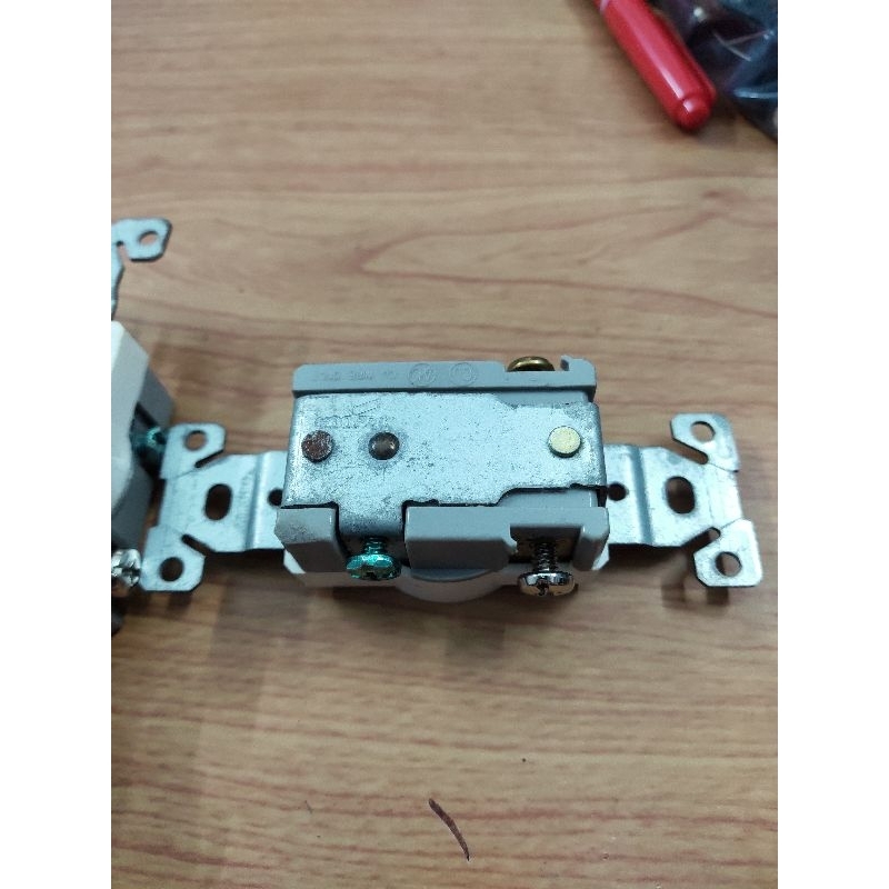 Ổ cắm điện Cooper tháo máy 15A 125V, Mặt nhôm phay 85x85mm