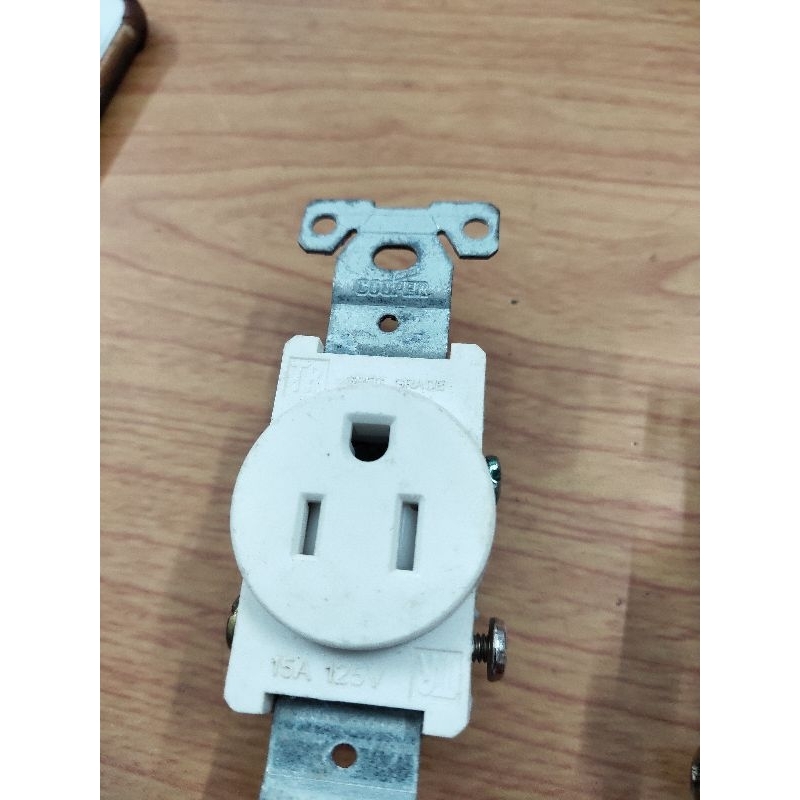 Ổ cắm điện Cooper tháo máy 15A 125V, Mặt nhôm phay 85x85mm