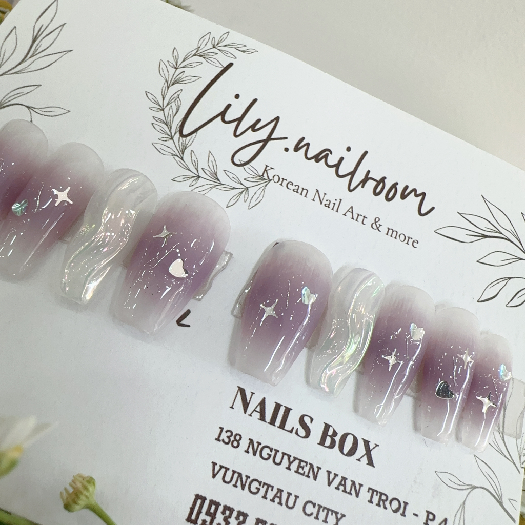 Nailbox thiết kế thủ công Lily Nailroom mẫu móng design đường line nổi cùng với tím ombre, sẵn mẫu, tái sử dụng được.