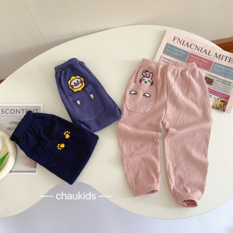 Quần dài cotton cho bé, chất cotton tổ ong mát, mềm, thoáng, túi thêu hình con vật