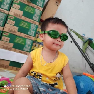 Kính bơi cho bé (quà tặng từ sữa Milo)