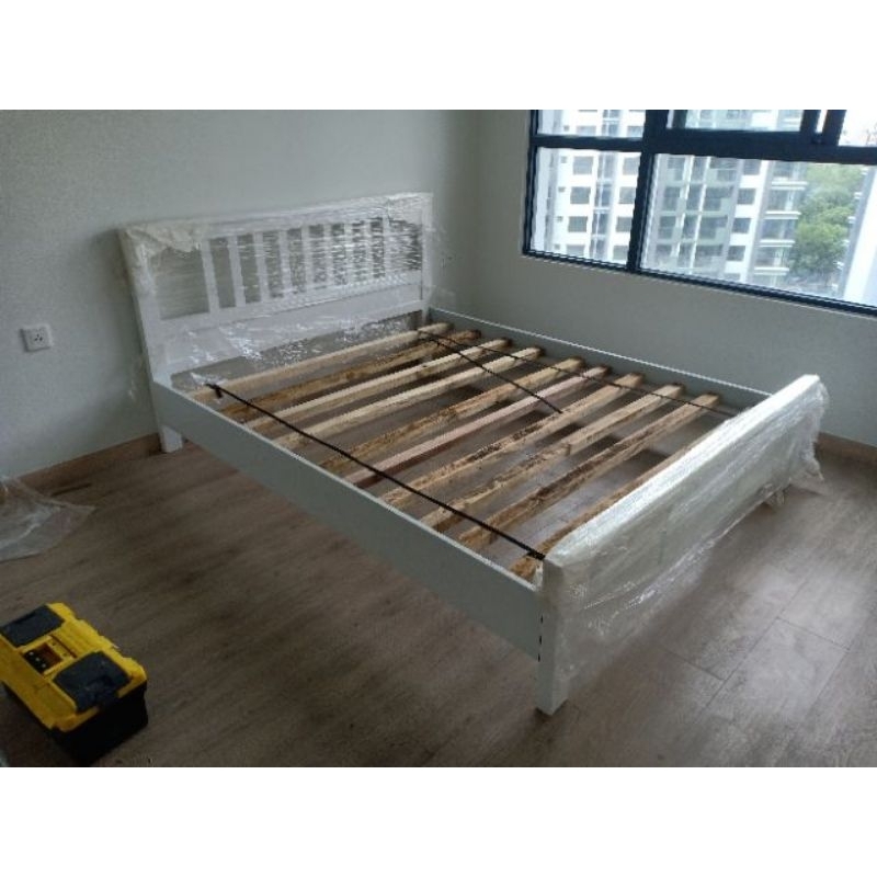 Giường gỗ thông 1m4x2m