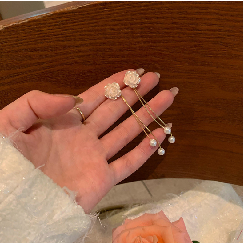 🎀 yakult 🎀Hoa Tai Dáng Dài Hình Hoa Trà Đính Ngọc Trai Phối Tua Rua Phong Cách Cổ Điển