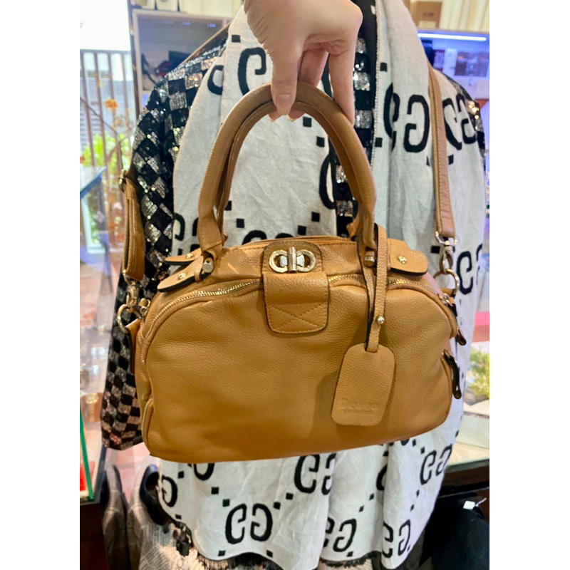 •Túi  si da thật như hình -  đã qua sử dụng -Vui lòng đọc kỹ mô tả ạ•