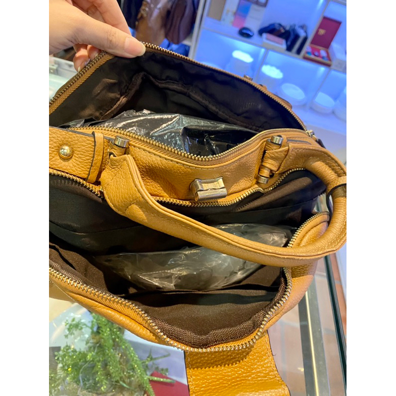 •Túi  si da thật như hình -  đã qua sử dụng -Vui lòng đọc kỹ mô tả ạ•