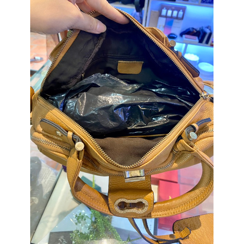 •Túi  si da thật như hình -  đã qua sử dụng -Vui lòng đọc kỹ mô tả ạ•