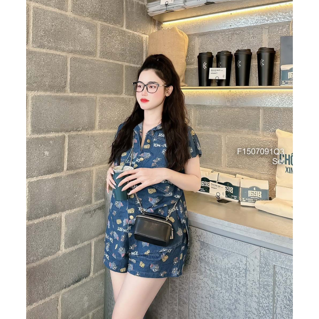 Set bộ jean 2 món phối họa tiết tom jerri áo cổ sơ mi tay ngắn phối quần short hàng đẹp!