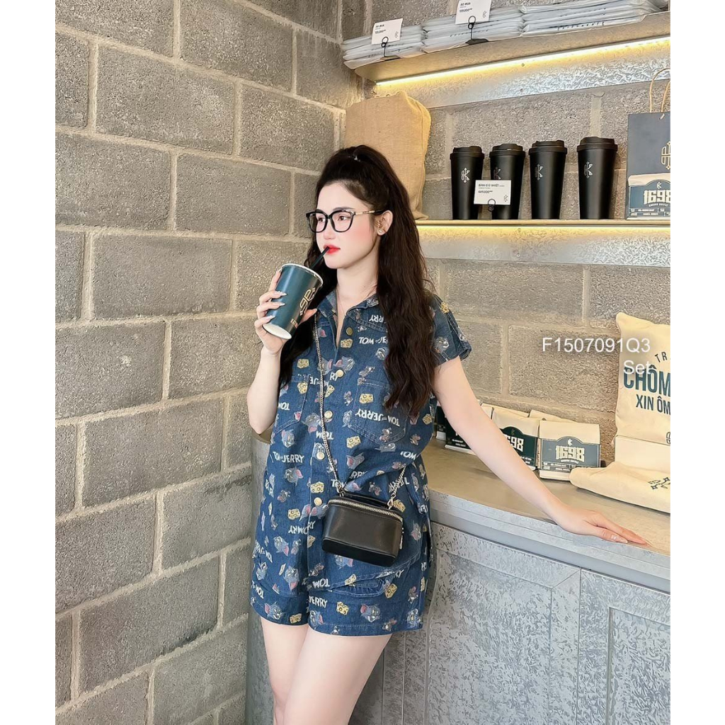 Set bộ jean 2 món phối họa tiết tom jerri áo cổ sơ mi tay ngắn phối quần short hàng đẹp!