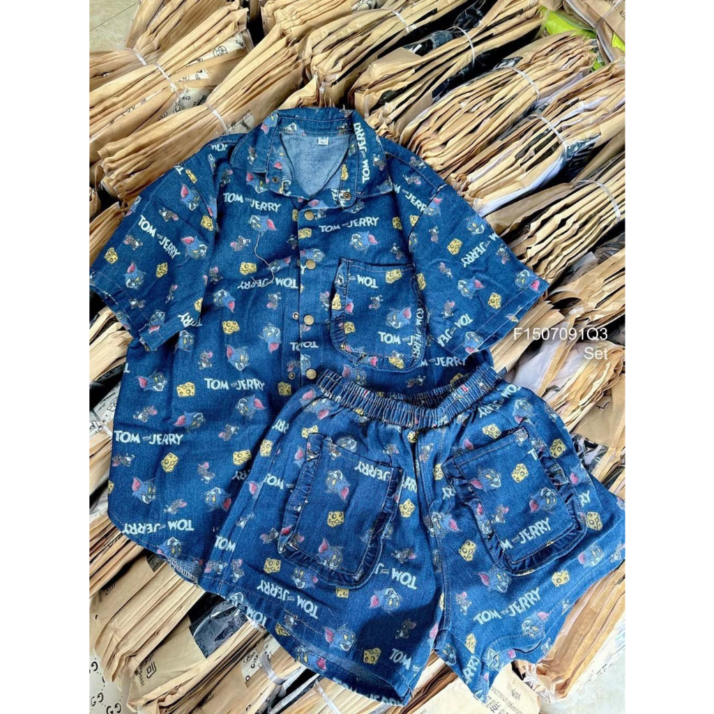 Set bộ jean 2 món phối họa tiết tom jerri áo cổ sơ mi tay ngắn phối quần short hàng đẹp!
