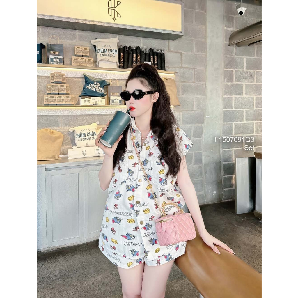 Set bộ jean 2 món phối họa tiết tom jerri áo cổ sơ mi tay ngắn phối quần short hàng đẹp!