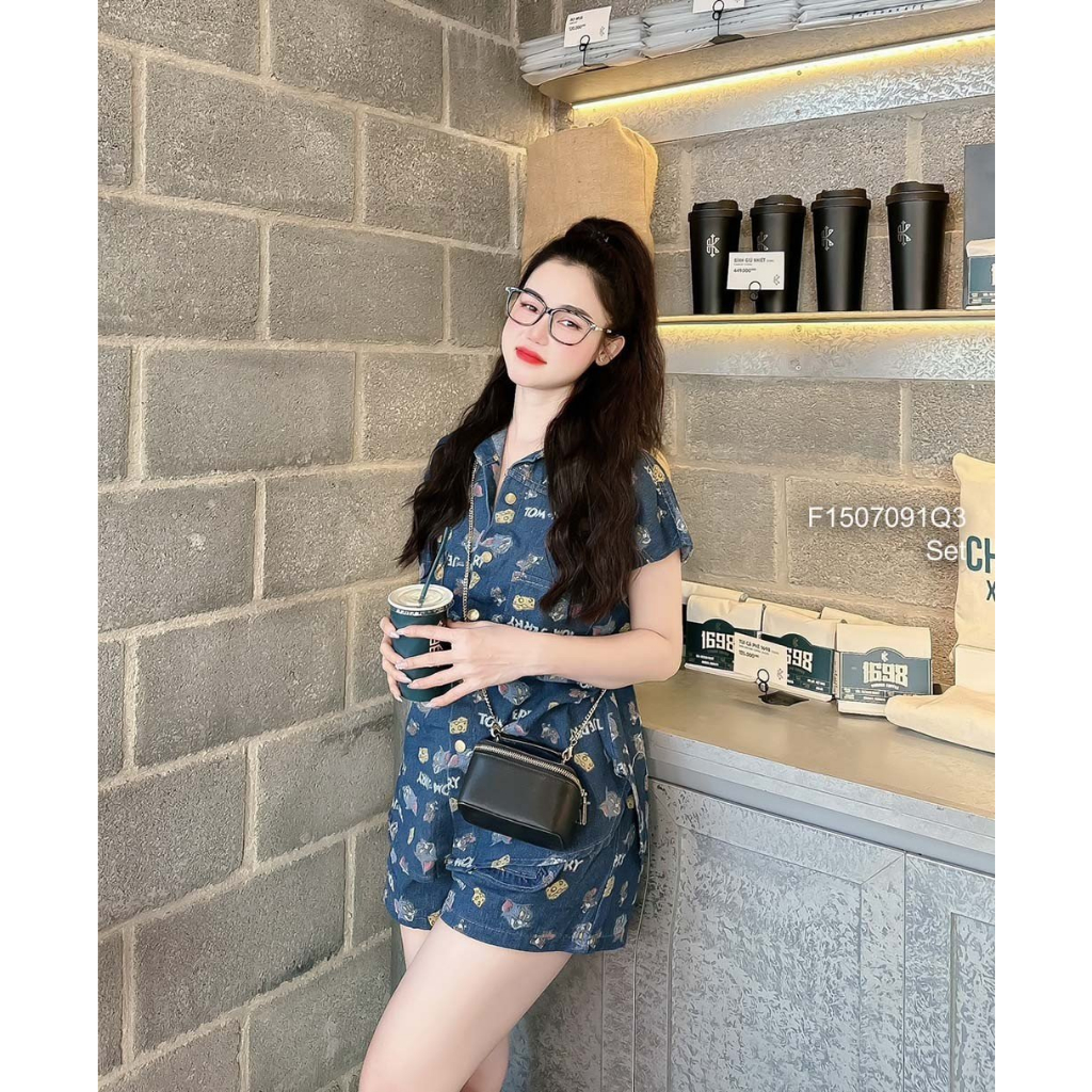 Set bộ jean 2 món phối họa tiết tom jerri áo cổ sơ mi tay ngắn phối quần short hàng đẹp!
