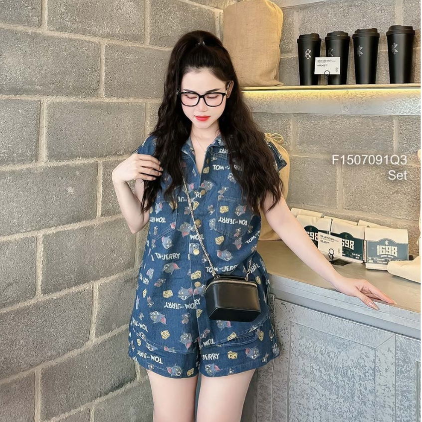 Set bộ jean 2 món phối họa tiết tom jerri áo cổ sơ mi tay ngắn phối quần short hàng đẹp!