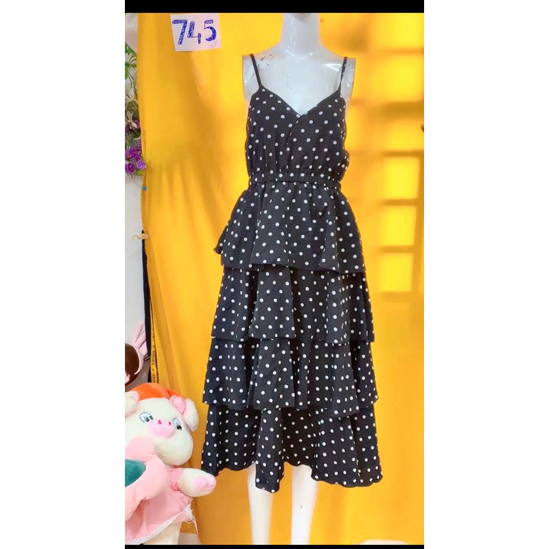 Đầm chấm bi 2 dây tầng trắng-đen freesize.A00