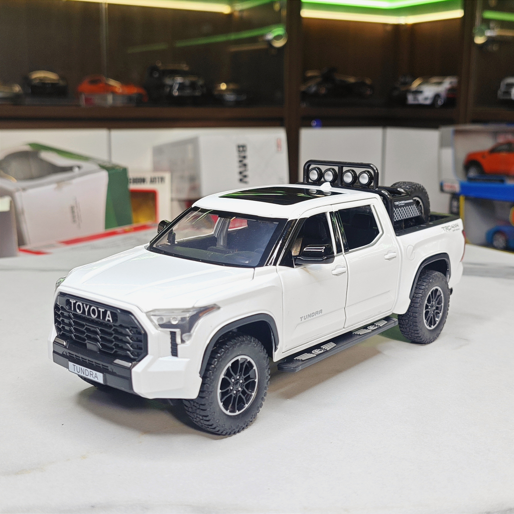 Mô hình xe ô tô bằng sắt Toyota Tundra tỉ lệ 1:24 hãng Hongsen 3 màu kèm 2 bánh