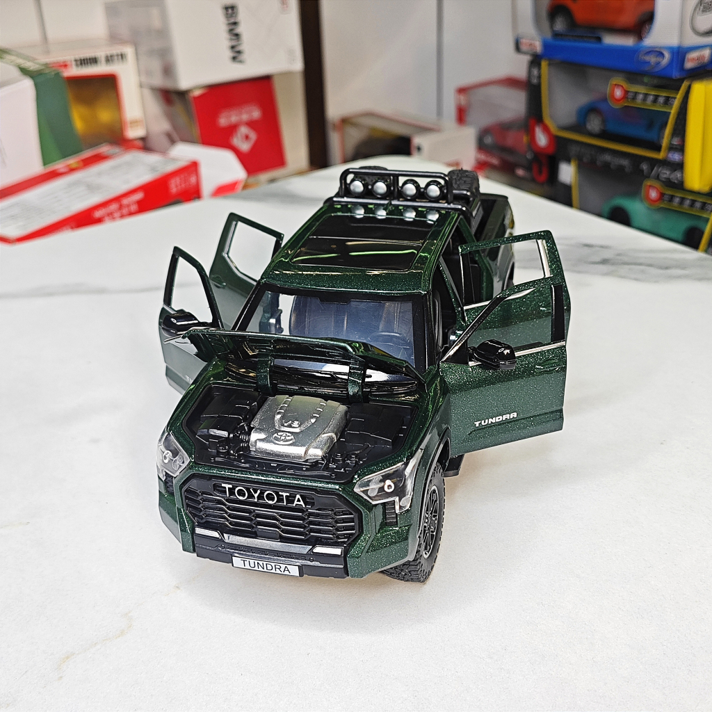 Mô hình xe ô tô bằng sắt Toyota Tundra tỉ lệ 1:24 hãng Hongsen 3 màu kèm 2 bánh