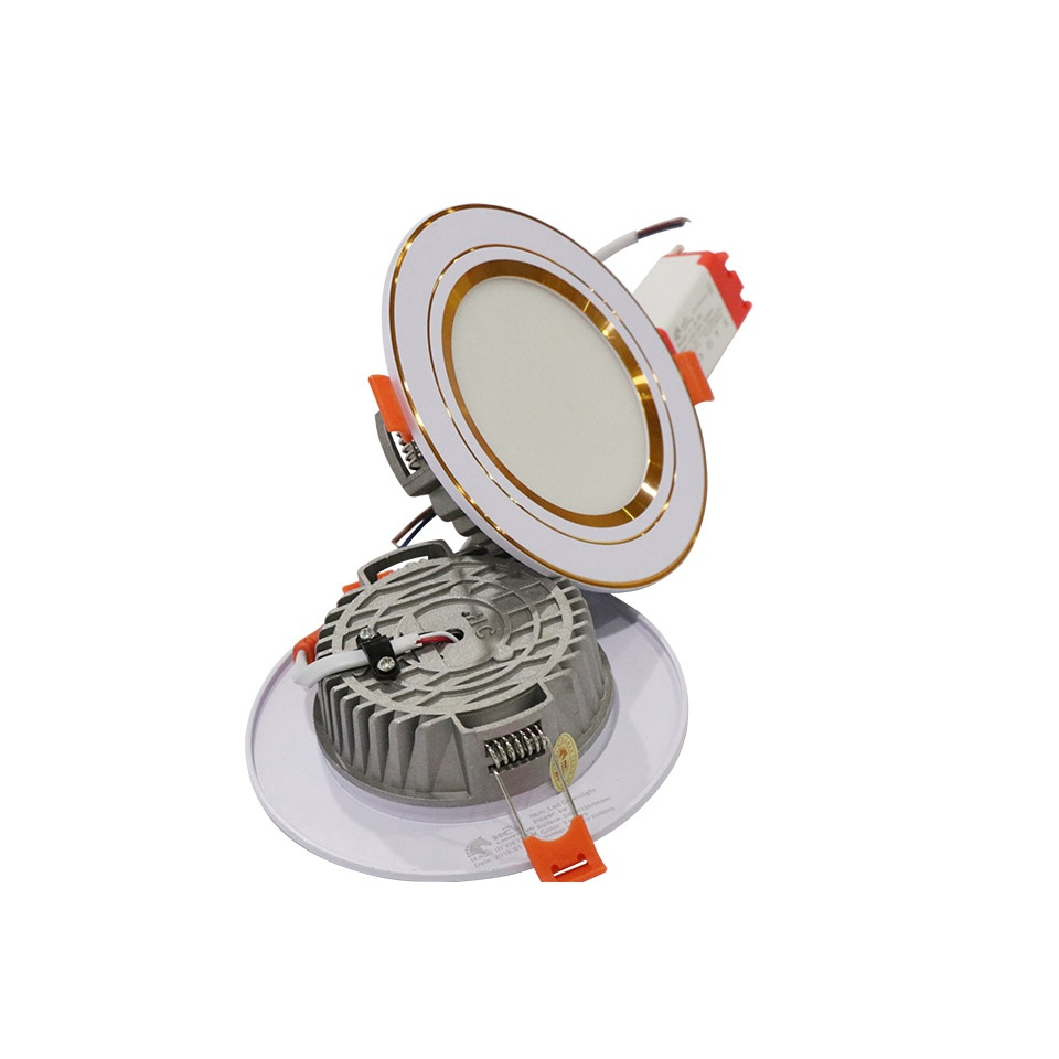 Đèn âm trần 7w ánh sáng 3 màu đã kèm nguồn,mặt phủ 120mm lỗ khoét trần 90mm,hàng loại 1 có Bảo hành