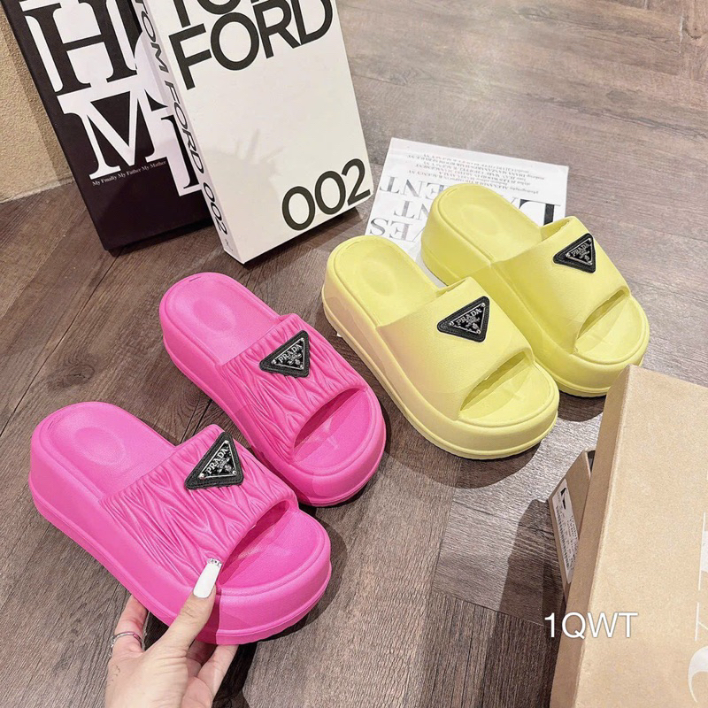 Dép Bánh Mì Xuồnh Nhựa Khoá Sang Êm Đẹp