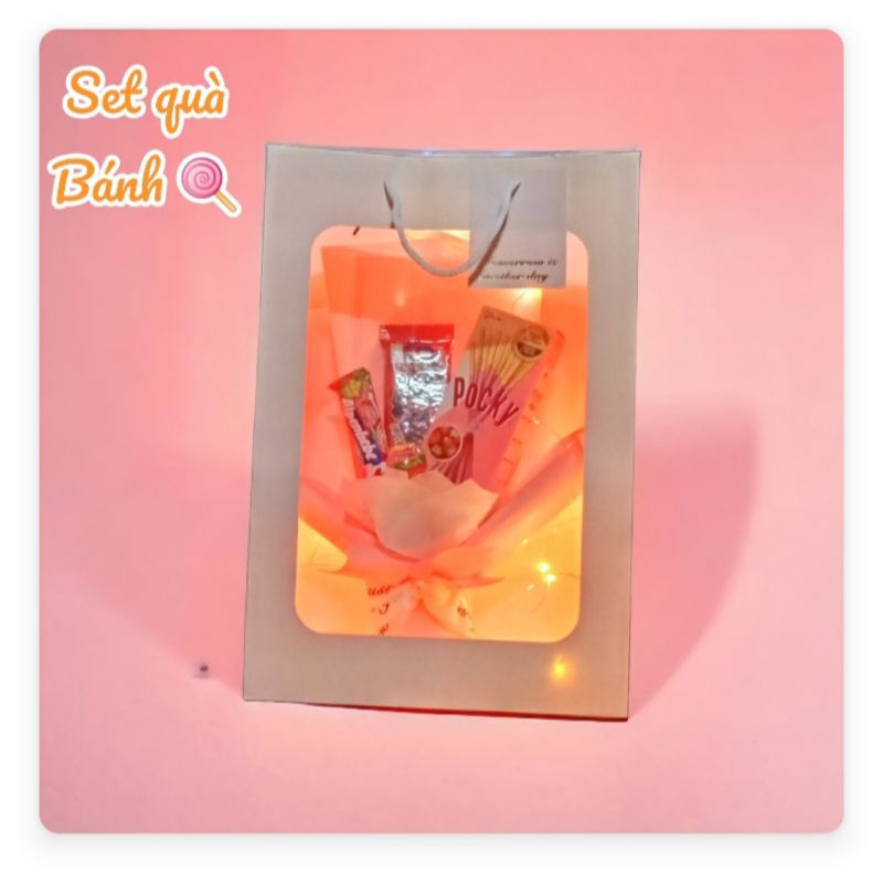 Bó hoa bánh kẹo dễ thương dành tặng cho bạn gái tặng kèm túi xách và đèn nhấp nháy 3 chế độ