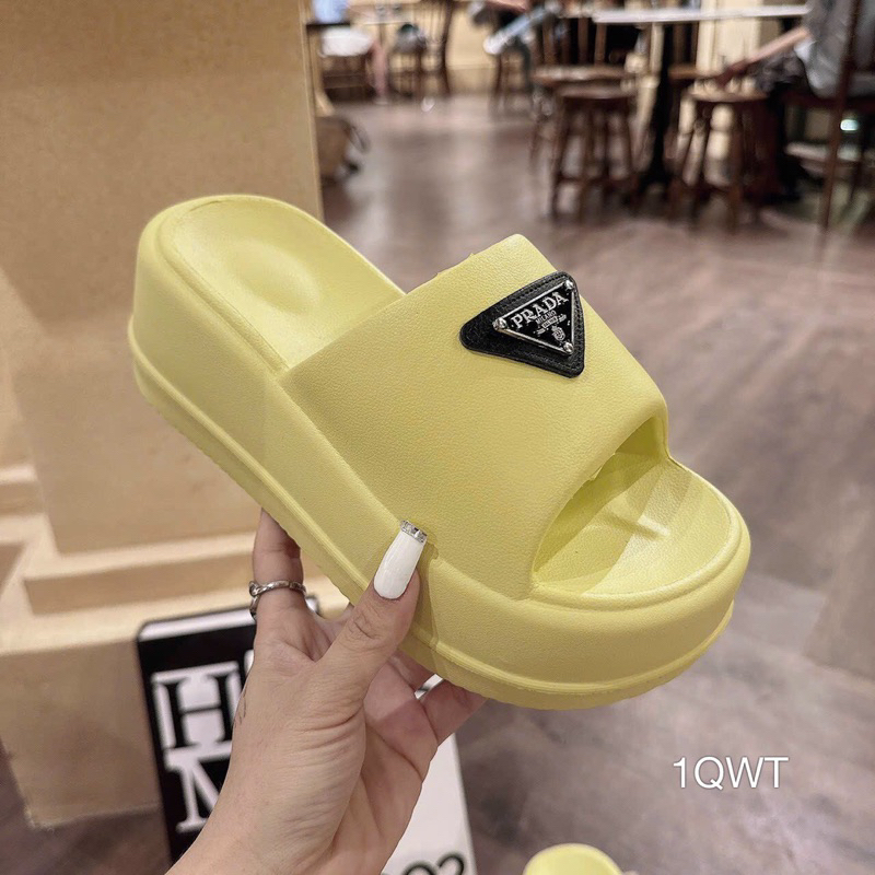 Dép Bánh Mì Xuồnh Nhựa Khoá Sang Êm Đẹp