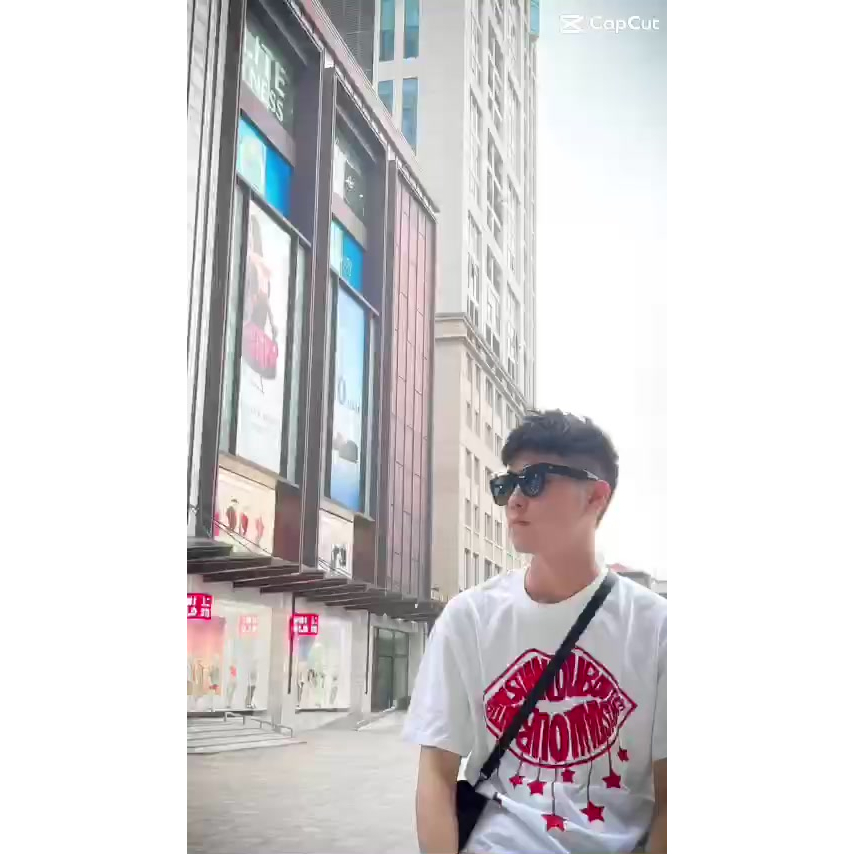 Áo Thun Nam Nữ Họa Tiết Logo Đôi Môi Kim Tuyến Cao Cấp - Áo Phông Siêu Cấp Chất Cotton Cổ Bo Dày Dặn CHào Hè 2023