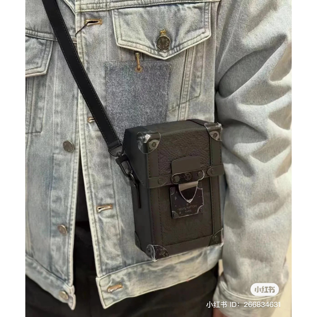 Túi hộp đeo chéo Louis vuitton Vertical Trunk mini phone vân hoa khắc 18.5x11x7.5cm fullbox bill thẻ LA on web