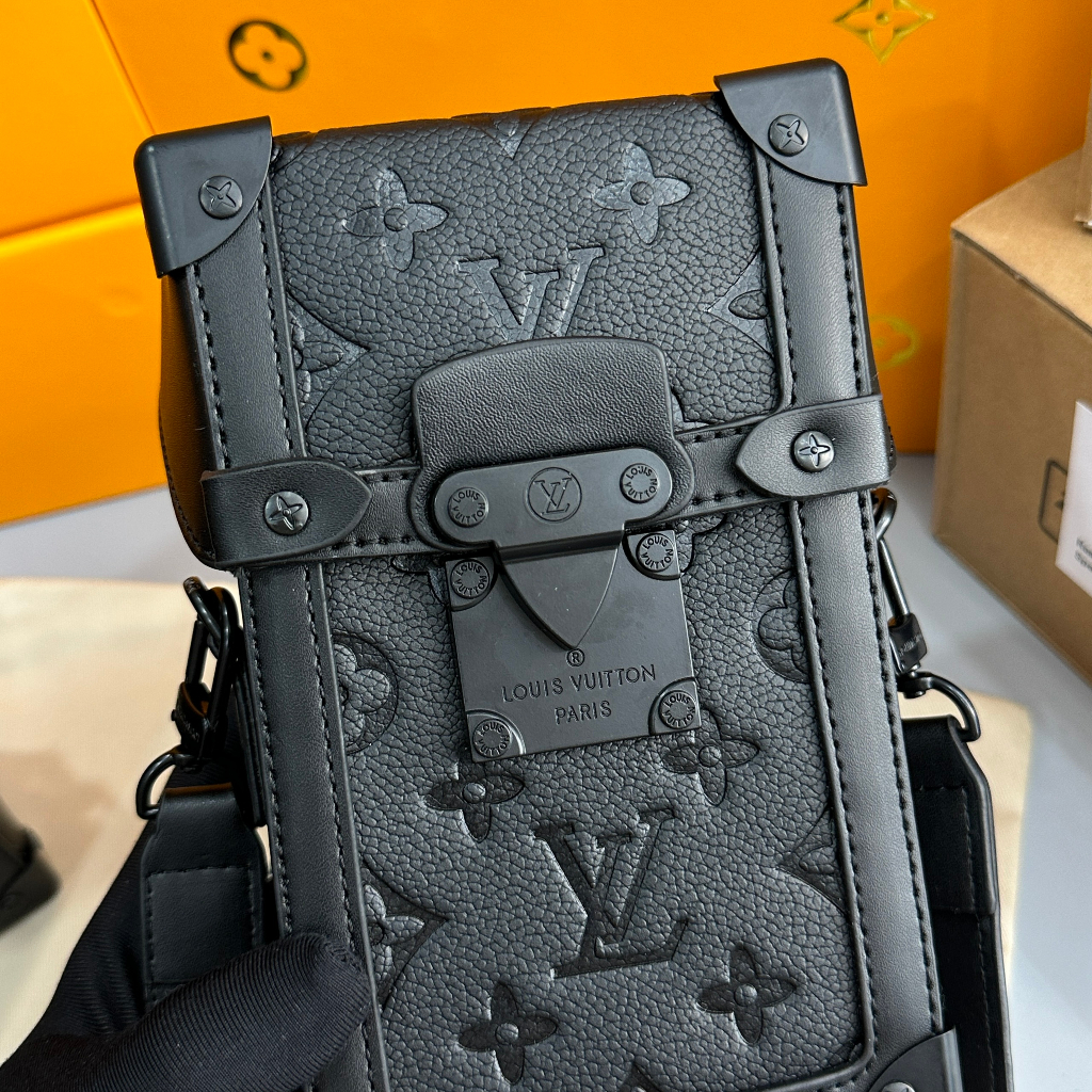 Túi hộp đeo chéo Louis vuitton Vertical Trunk mini phone vân hoa khắc 18.5x11x7.5cm fullbox bill thẻ LA on web