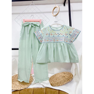 Set ngủ giá gốc 580k còn 2 bộ thanh lý ạ