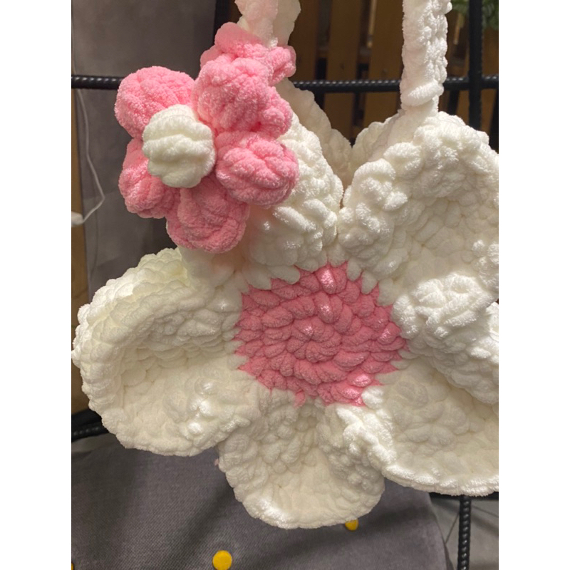 🌸 Bloom bag 🌸 - Túi đeo chéo hoa làm bằng len