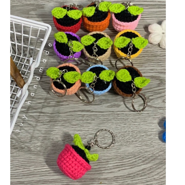 Móc khoá chậu cây mini bằng len handmade by ivy
