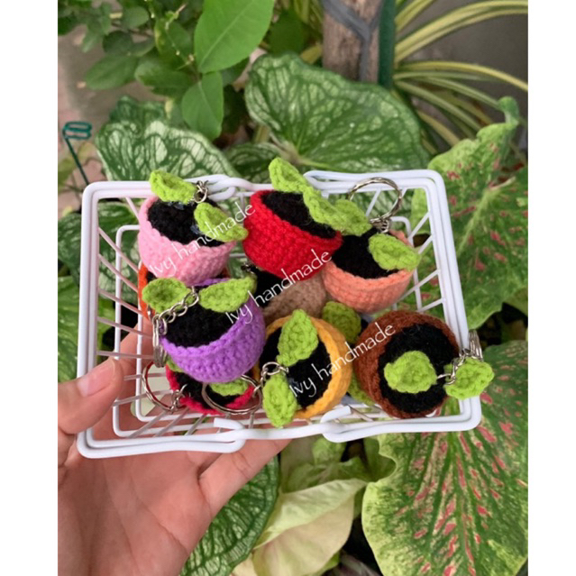 Móc khoá chậu cây mini bằng len handmade by ivy