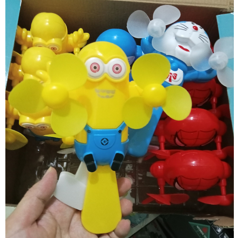 Quạt Bóp Tay Mini Hình Doremon, Mèo Kitty, Spider Man, Minions mini siêu đẹp