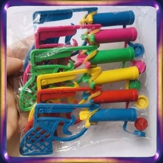 Đồ chơi trẻ em: súng nhựa bắn thun tuổi thơ