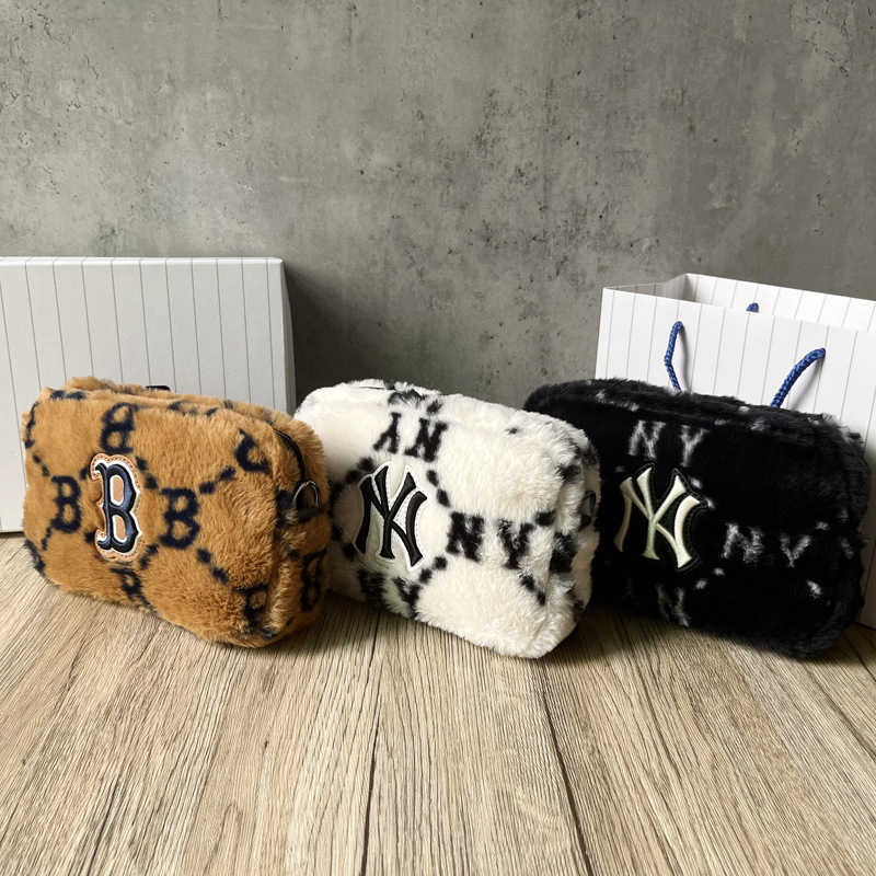 Túi MLB Lambswool Túi Máy Ảnh NY Yankees Vuông Lông Cừu Hot 2023