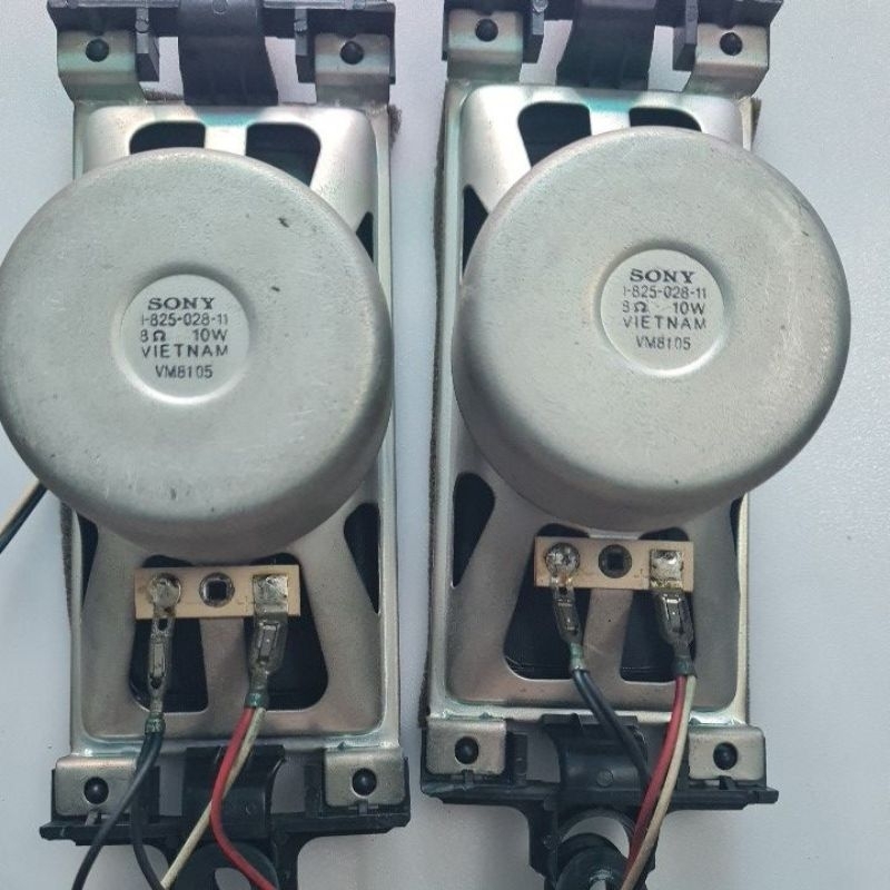 Bộ loa gồm 2 bass , 2 treble  , có tụ phân tần cho loa  treble ...