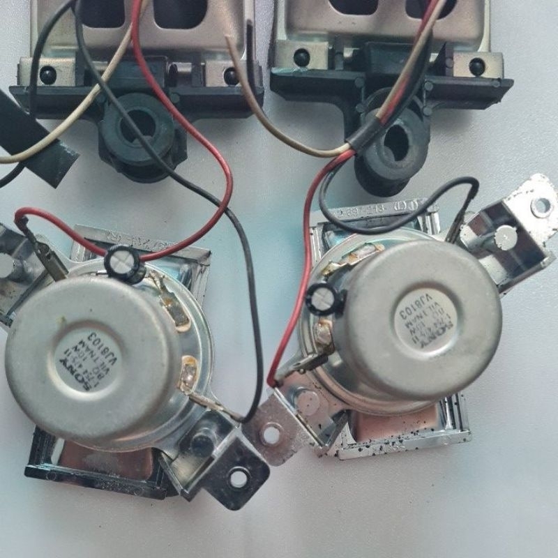 Bộ loa gồm 2 bass , 2 treble  , có tụ phân tần cho loa  treble ...