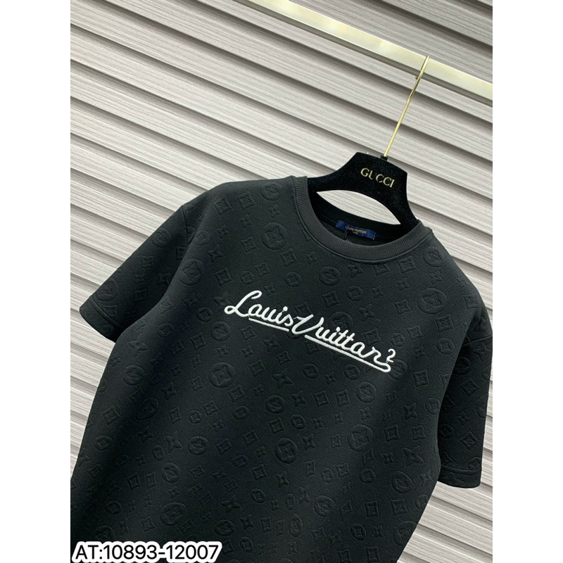 Áo phông nam cổ tròn thêu chữ nổi L.V chất xốp cotton