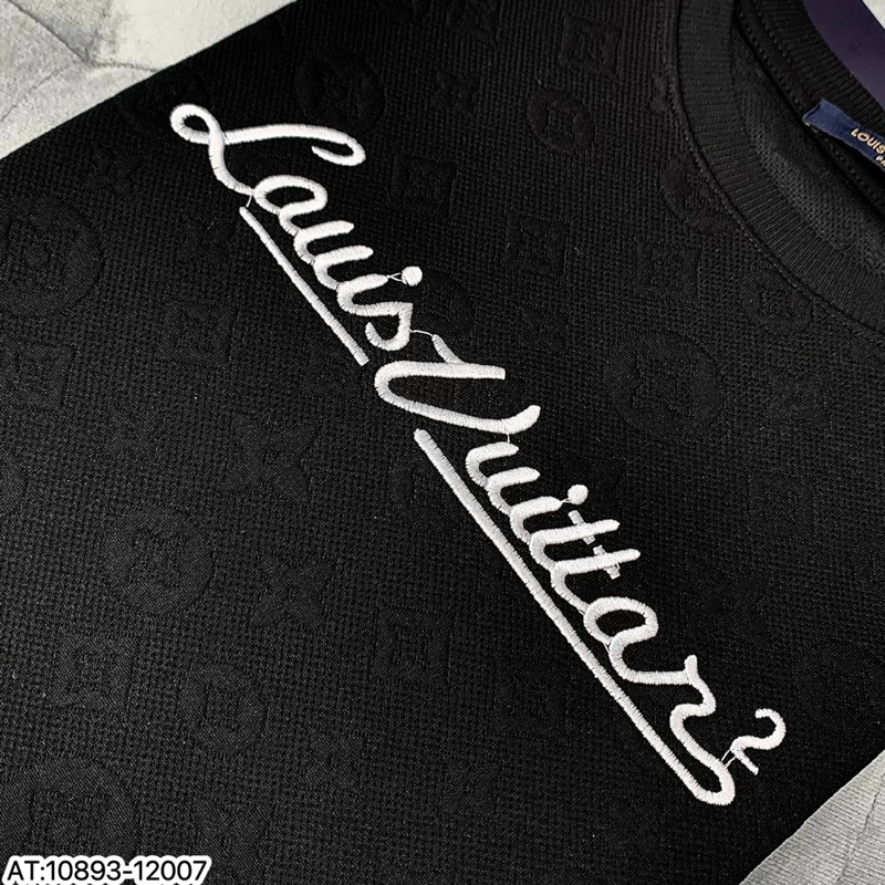 Áo phông nam cổ tròn thêu chữ nổi L.V chất xốp cotton