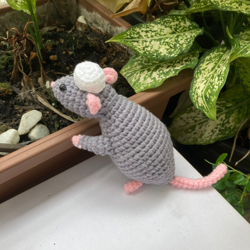 Chú chuột đầu bếp Ratatouille bằng len handmade