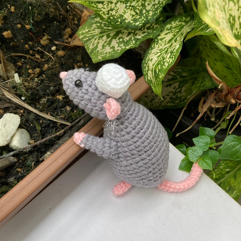 Chú chuột đầu bếp Ratatouille bằng len handmade
