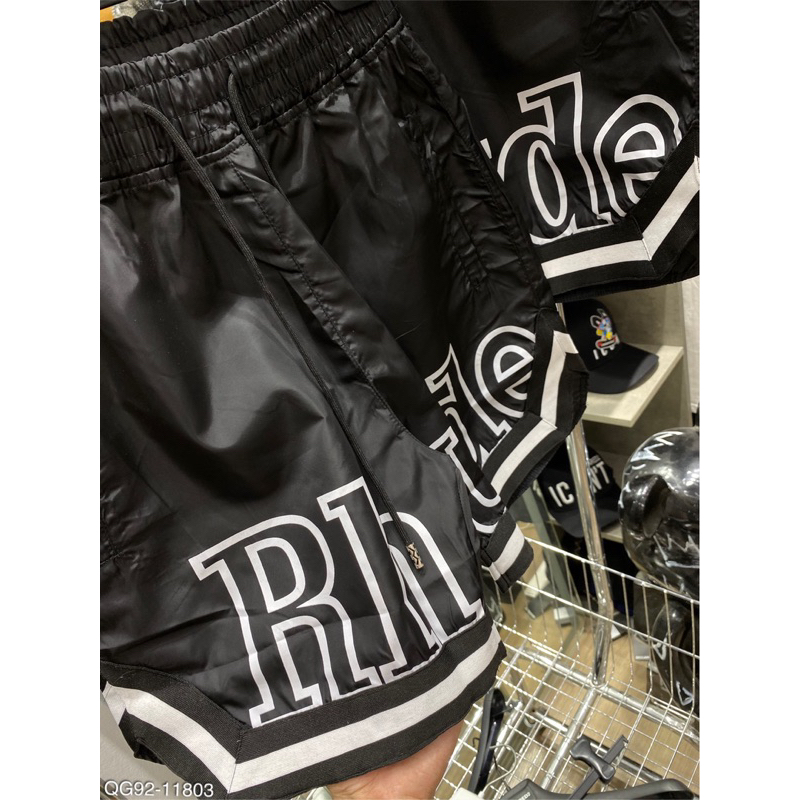 Quần gió Rhu.De fom dáng cực đẹp ,hoạ tiết viền trắng logo chữ nổi bật