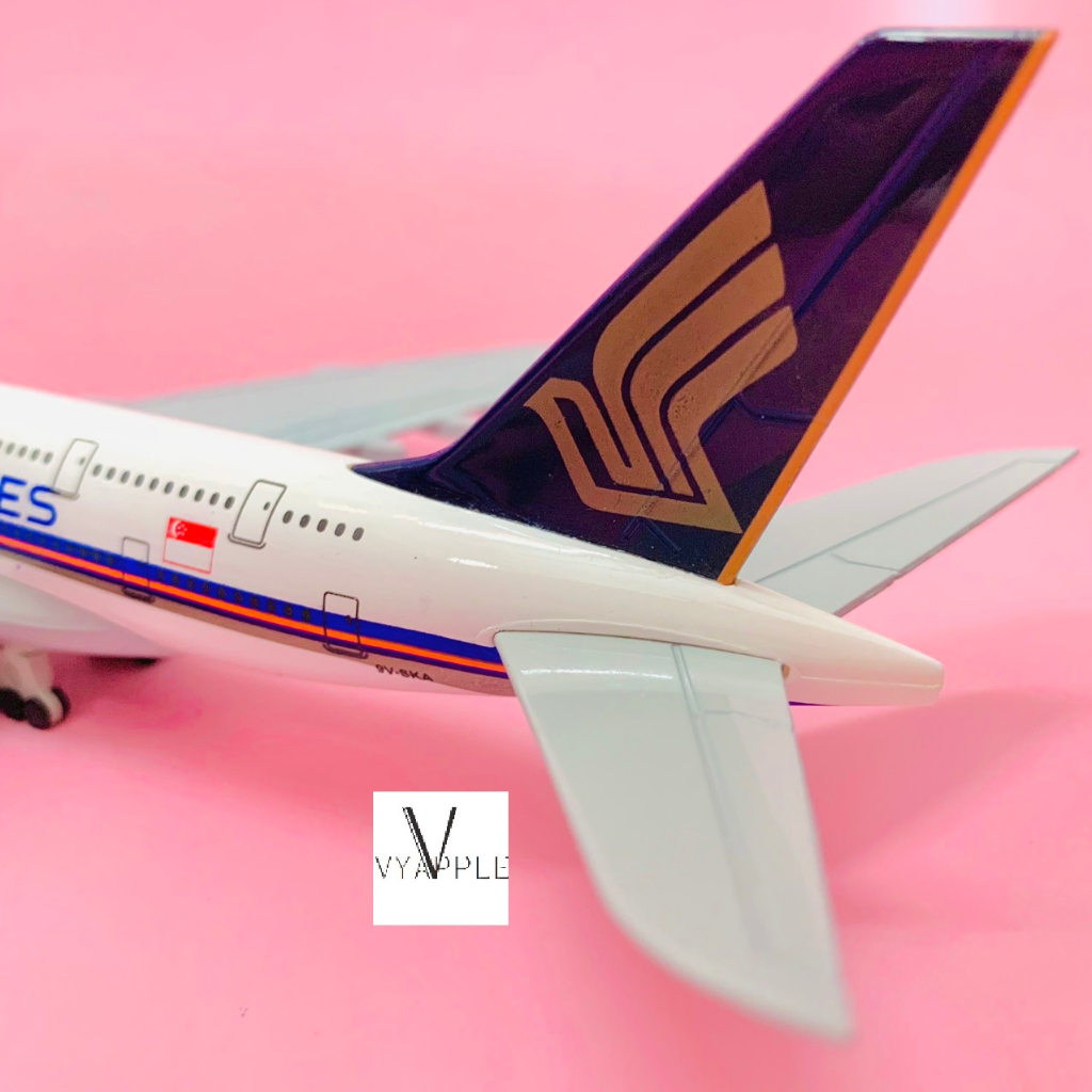 Mô hình máy bay Singapore Air Lines 20cm loại 1 có bánh xe chuẩn đẹp