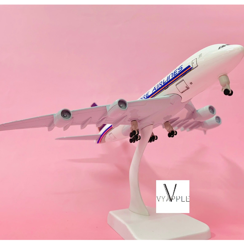 Mô hình máy bay Singapore Air Lines 20cm loại 1 có bánh xe chuẩn đẹp