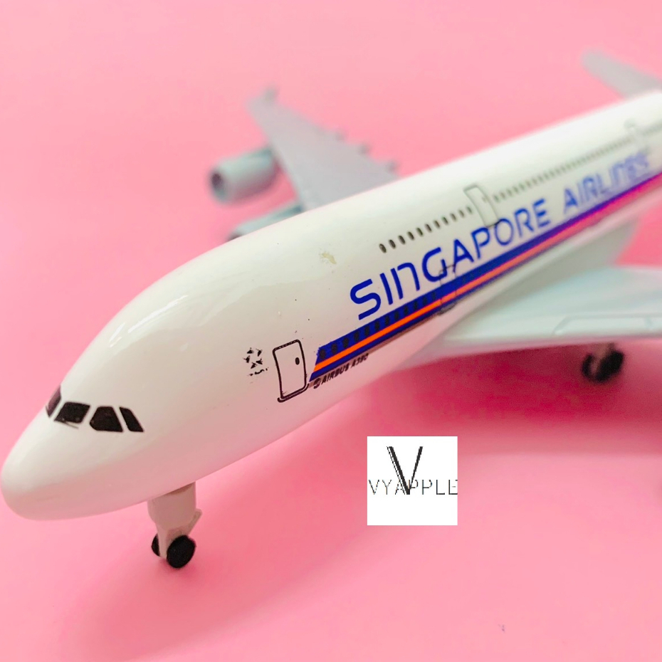 Mô hình máy bay Singapore Air Lines 20cm loại 1 có bánh xe chuẩn đẹp