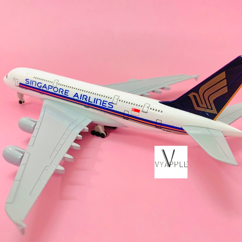 Mô hình máy bay Singapore Air Lines 20cm loại 1 có bánh xe chuẩn đẹp