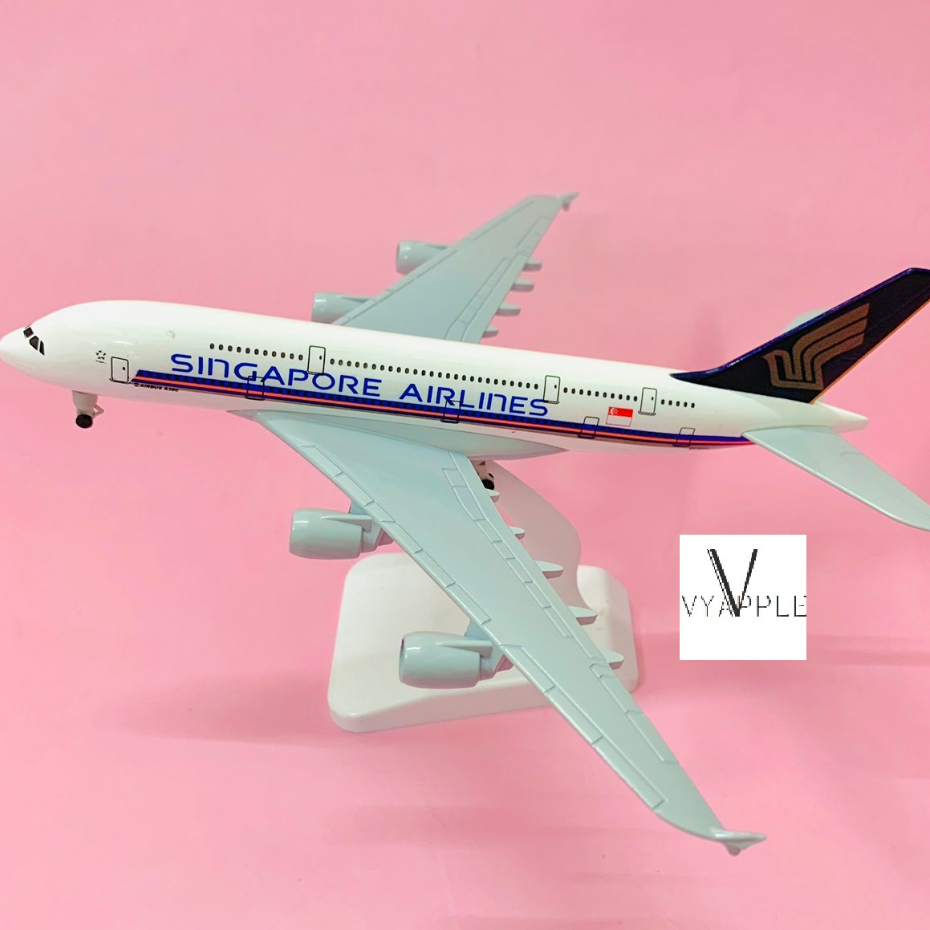 Mô hình máy bay Singapore Air Lines 20cm loại 1 có bánh xe chuẩn đẹp